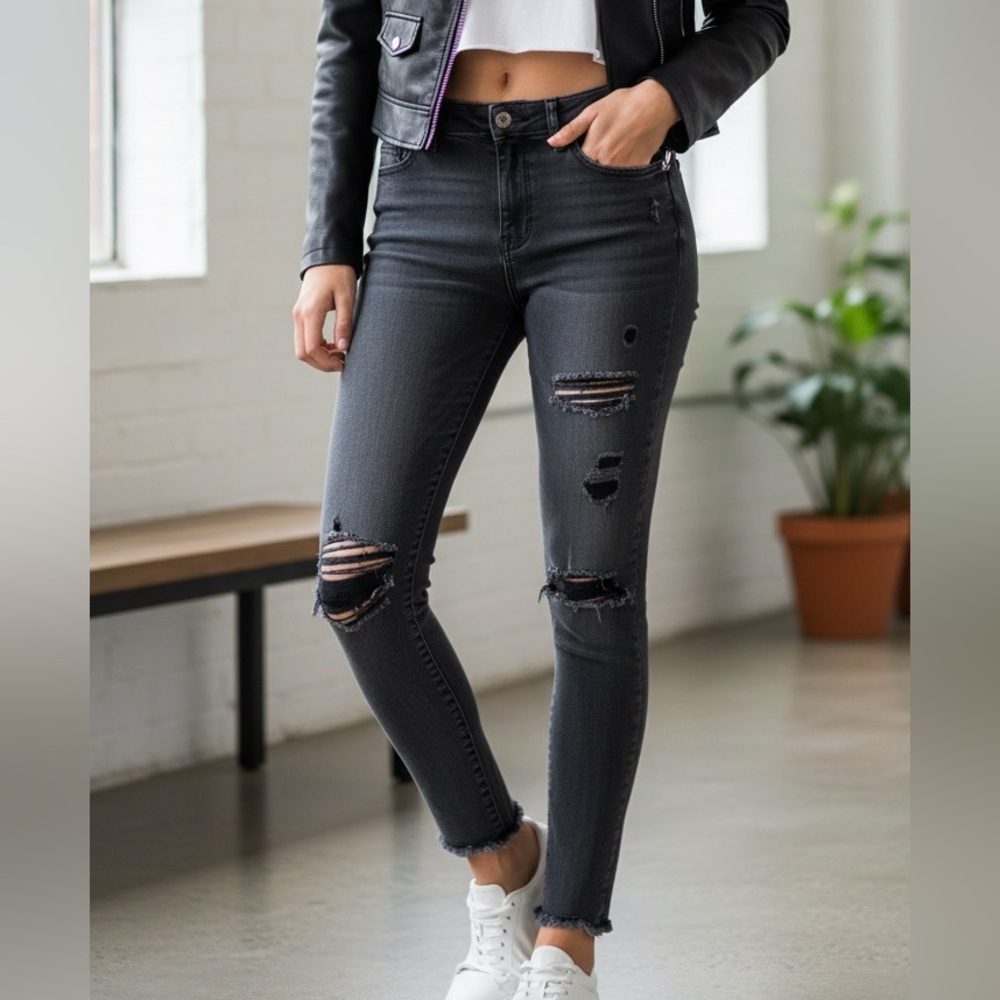 AMERICAN EAGLE Women’s Ripped Curvy High Rise Jeggings